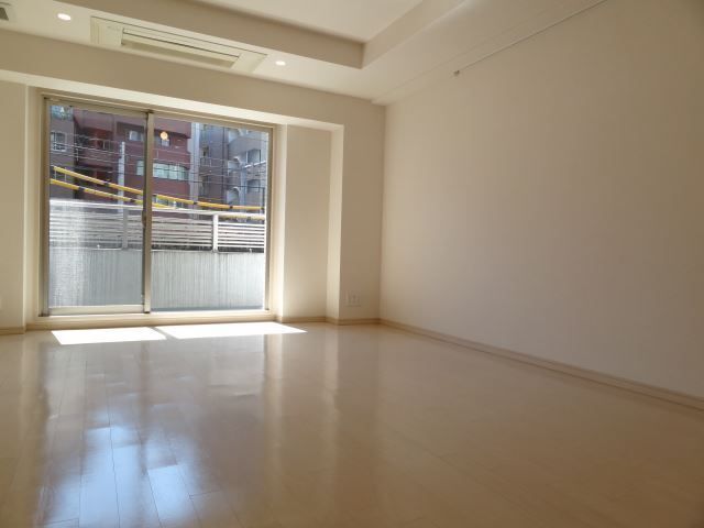 居室・リビング　別号室の参考写真