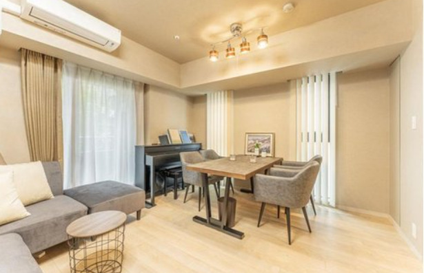 居室・リビング　※別部屋の参考写真です。