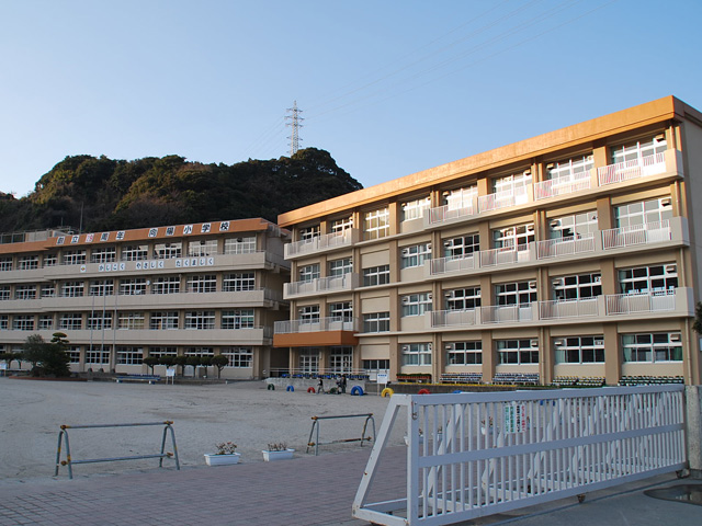 小学校　向陽小学校（小学校）まで1350m