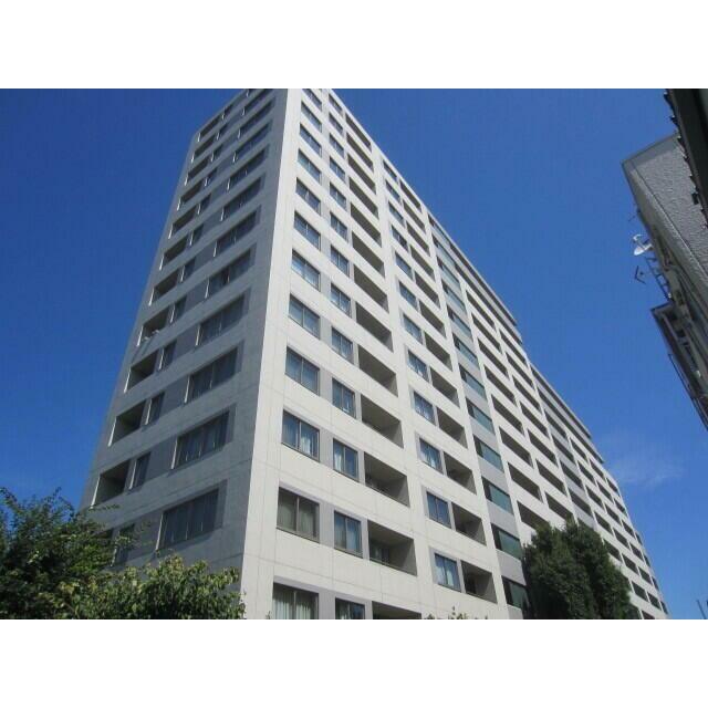 建物外観　鉄筋コンクリート造のがっちりとした建物。