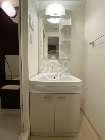 洗面設備　ラグゼ弁天町　独立洗面台