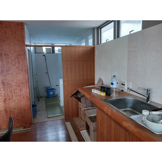 キッチン　キッチン台が１枚の板で繋がっているお洒落なつくりです。