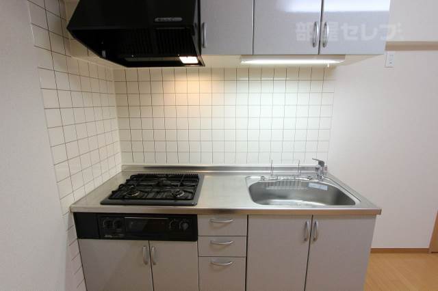 キッチン　３口ガスコンロ付きシステムキッチン