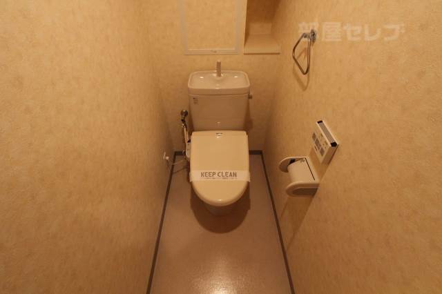 トイレ　ウォームレット付き