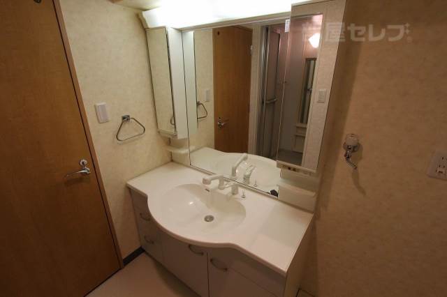 洗面設備　ワイドスパンのシャンプードレッサー