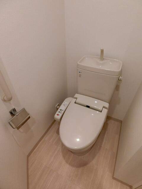 トイレ　温水洗浄便座完備
