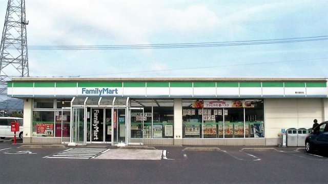 コンビニ　ファミリーマート　斐川富村店（コンビニ）まで552m