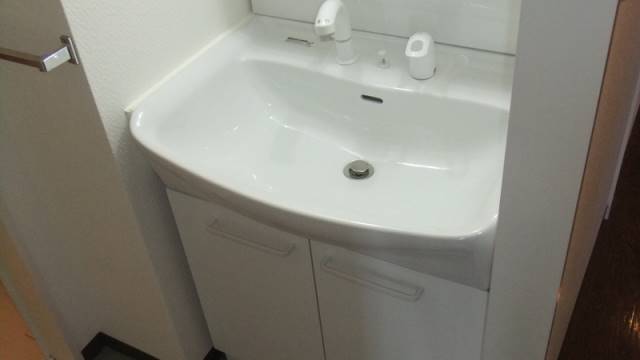 洗面設備　シャンプードレッサー付き洗面台