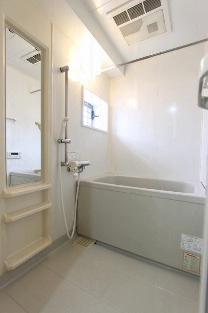 バス・シャワールーム　同物件、別号室のものです。