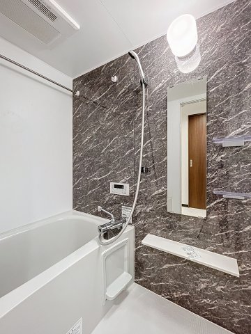 バス・シャワールーム　コンパクトで使いやすいお風呂です