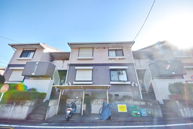 建物外観　～青い空、白い雲～