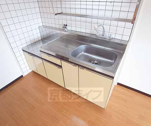 キッチン　キッチンスペースが十分あるキッチンです。