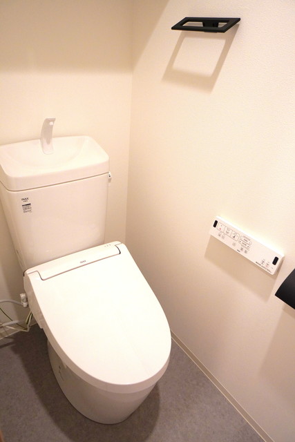 トイレ　※写真は同タイプ住戸です。