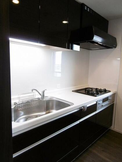 キッチン　同物件別部屋写真