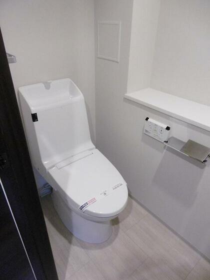 トイレ　同物件別部屋写真