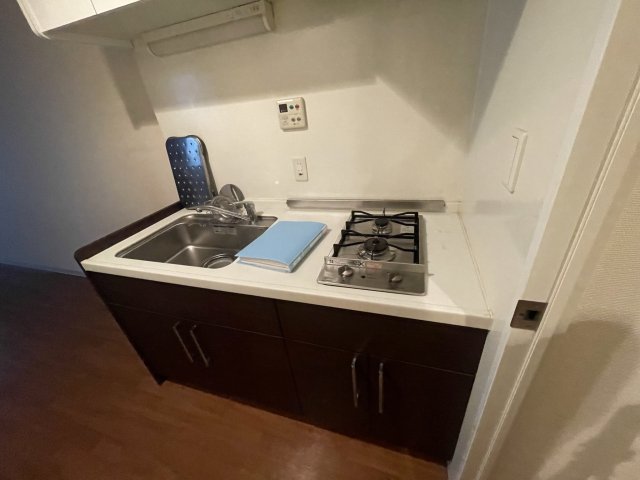 キッチン　イメージとして同建物他部屋を表示しています