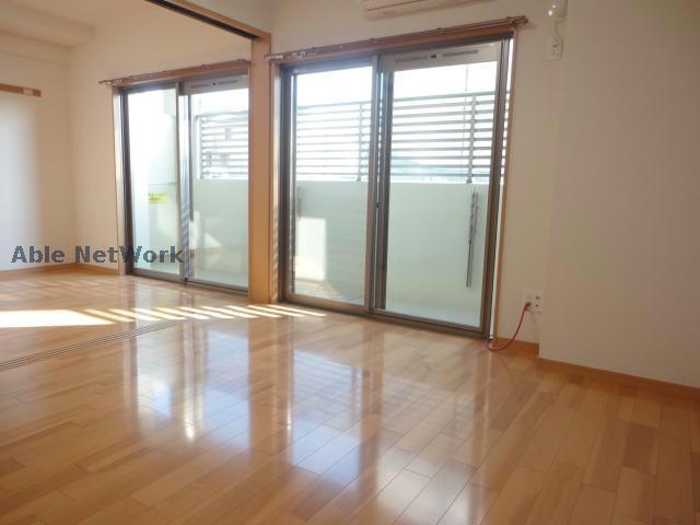 居室・リビング　※同物件別部屋の写真となります。