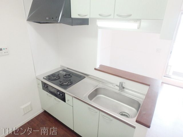 キッチン　同物件別部屋写真