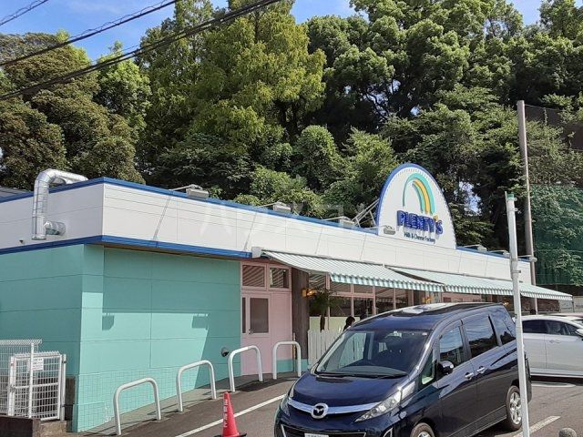 飲食店　プレンティーズ ミルク&チーズファクトリー（飲食店）まで384m