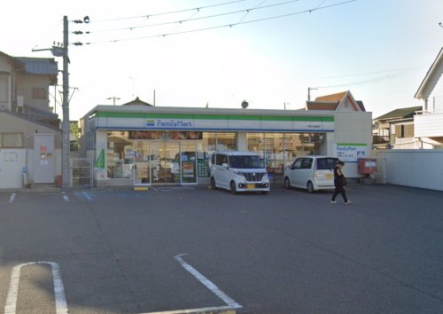 コンビニ　ファミリーマート 和歌山秋葉町店（コンビニ）まで652m