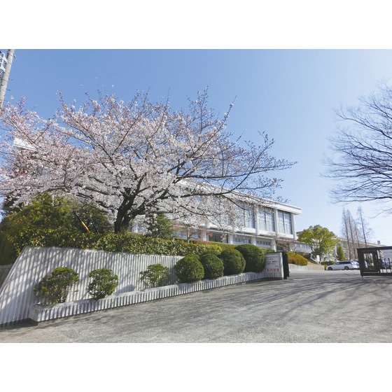 中学校　栄中学校（中学校）まで600m