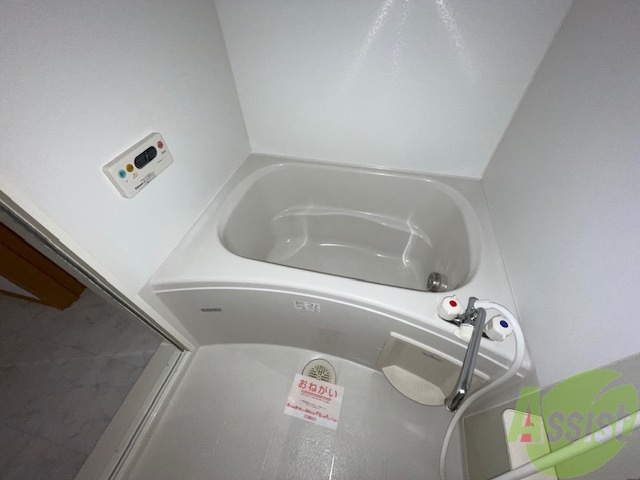 バス・シャワールーム　追い焚き機能付きのお風呂はこちらです。疲れはこちらで全回復！