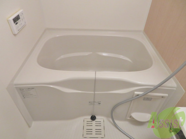 バス・シャワールーム　追い焚き機能と浴室乾燥機が付いておりますので嬉しいですね