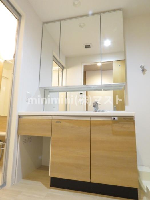 洗面設備　別部屋参考写真です。