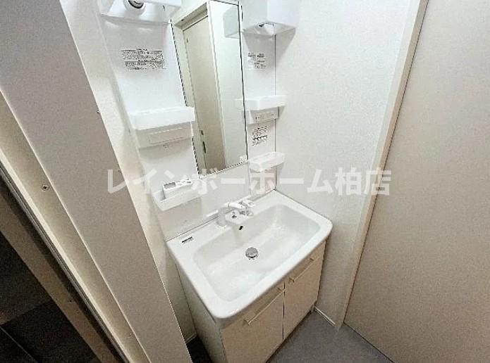 洗面設備　ゆったりとスペースのある洗面所