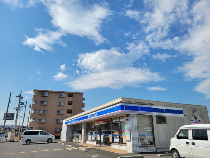コンビニ　ローソン日高上鹿山（コンビニ）まで80m