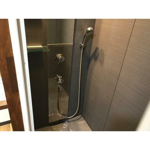 バス・シャワールーム　シャワー
