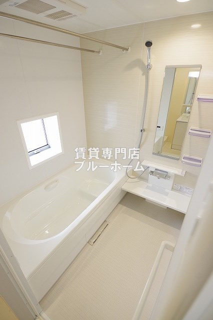 バス・シャワールーム　浴室乾燥機・追い炊き機能付きのお風呂です！