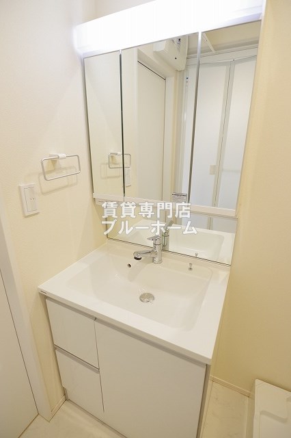 洗面設備　3面鏡のシャンプードレッサーです！