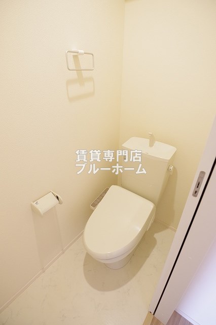 トイレ　温水洗浄便座付きのトイレです！
