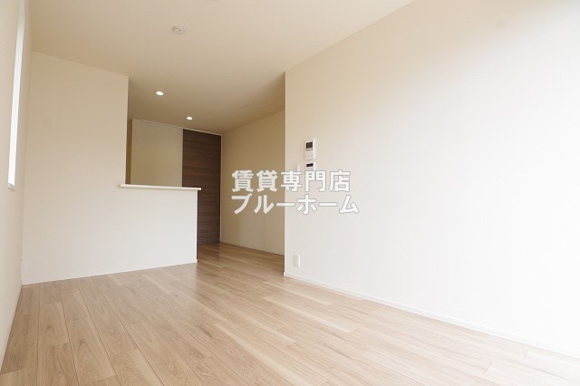 居室・リビング　11帖の広いリビングです！