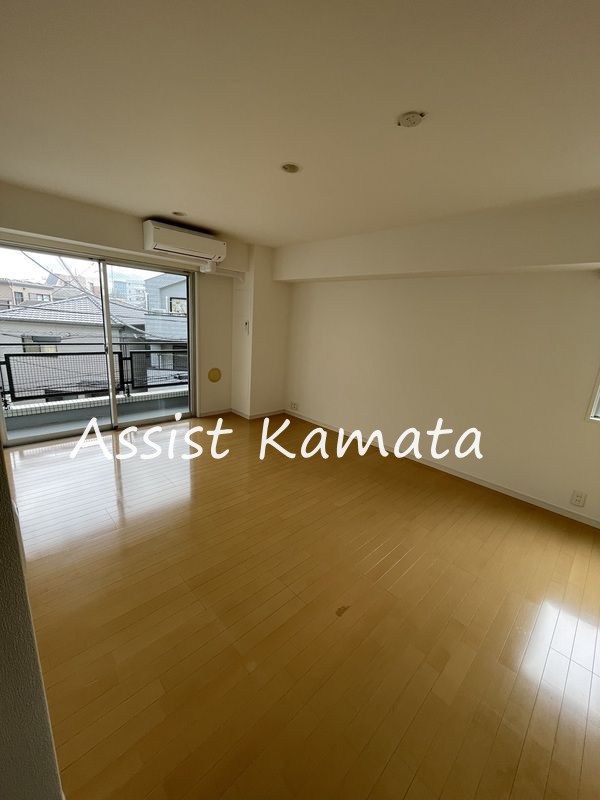 居室・リビング　写真は同タイプの別号室です