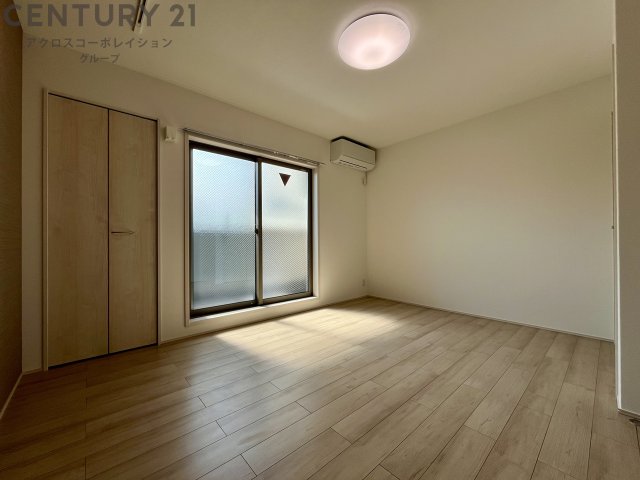 居室・リビング　エアコン付きで快適に過ごせます♪