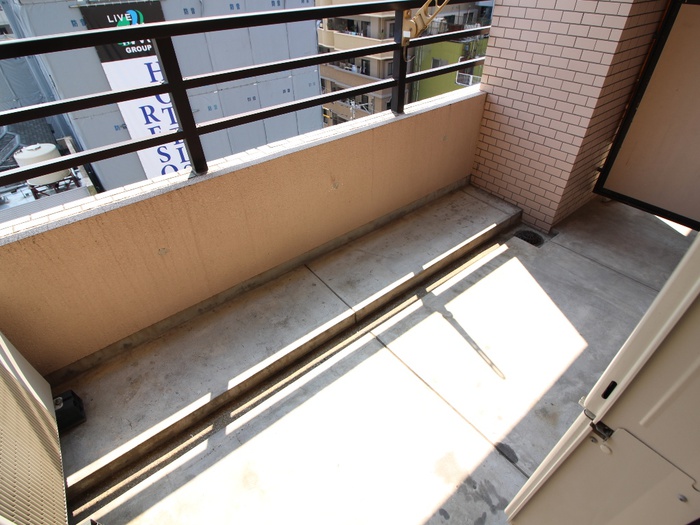 バルコニー　同じ部屋タイプの別部屋の写真です。現況と異なる場合は現況を優