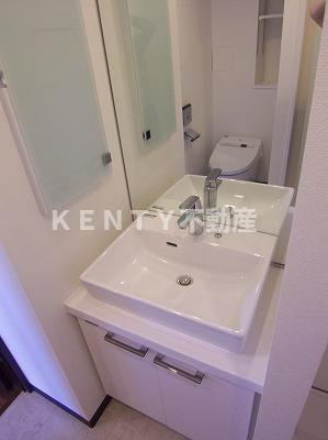 洗面設備　朝の支度にも助かる、独立の洗髪洗面化粧台