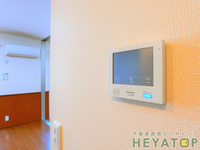 セキュリティ　不意の訪問もモニター付きドアホンで安心確認