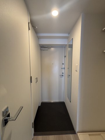 玄関　シンプルで使いやすいトイレです