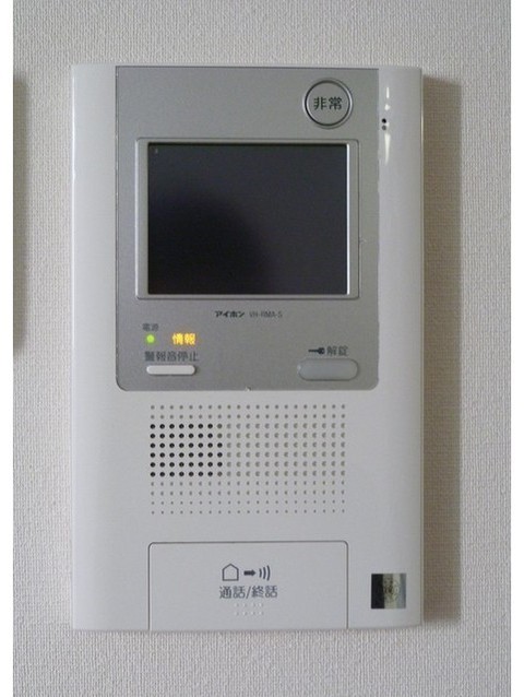 セキュリティ　女性の方でも安心のモニター付きインターホン♪