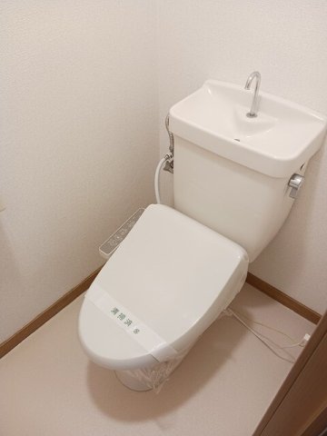 トイレ　清潔感のあるトイレです
