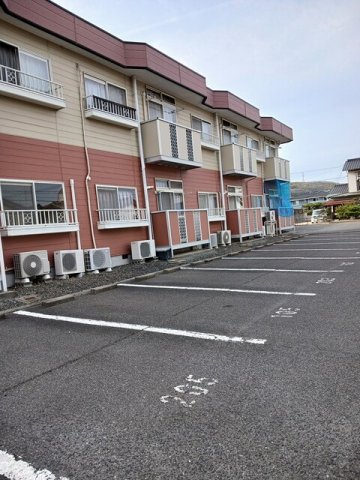 駐車場　車をお持ちの方に嬉しい駐車場付きの物件です