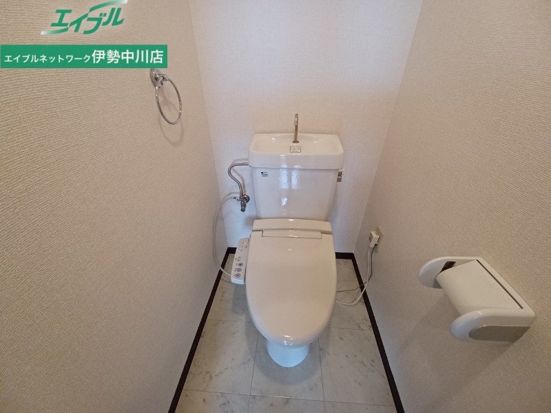 トイレ　同物件別室の写真です