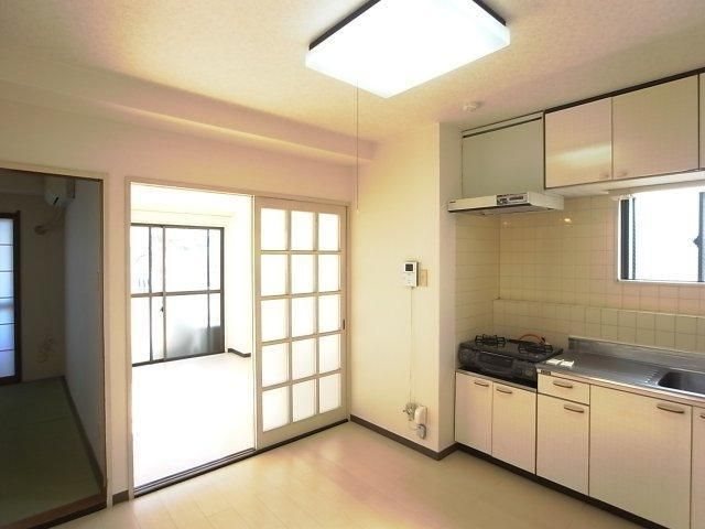 居室・リビング　同物件の別室写真です。