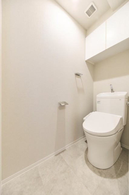 トイレ　※写真は同タイプ住戸です。