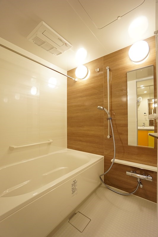 バス・シャワールーム　追い焚き・浴室乾燥機完備