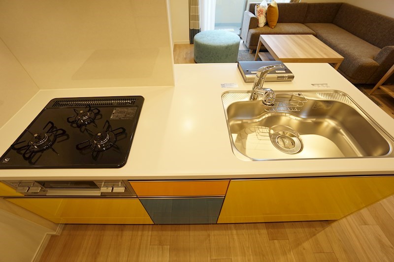 キッチン　ガスコンロ・ディスポーザー付きシステムキッチン