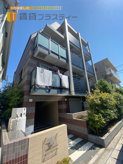 建物外観　静かな住宅地にあるマンションです。